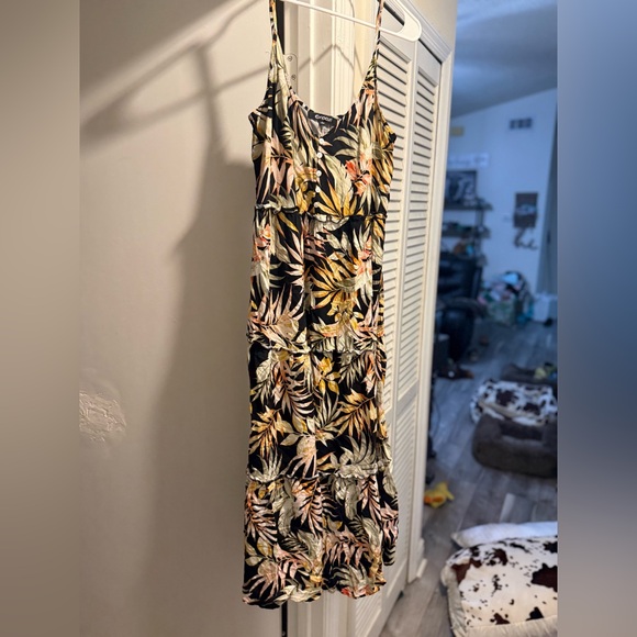 Rip Curl Dresses & Skirts - Rip Curl Black and Gold Leaf Maxi Dress